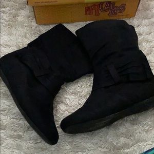 Ankle suede booties